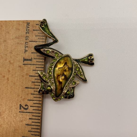Vintage Liz Claiborne Green Enamel and Rhinestone Frog Pin Missing Rhinestone - Picture 9 of 10